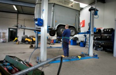 Reparatie en onderhoud van trailers en aanhangwagens 